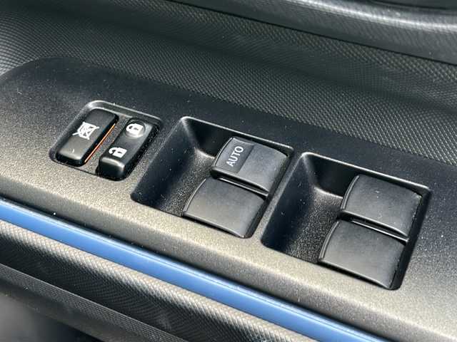 トヨタ アクア S 兵庫県 2014(平26)年 1.8万km スーパーホワイトⅡ 代車申請中/他店落札不可/-/-/-/メモリナビ/ワンセグテレビ/プッシュスタート/オートライト/純正マット/スマートキー
