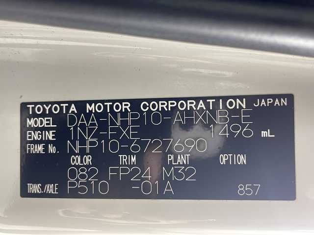 トヨタ アクア S スタイルブラック 沖縄県 2018(平30)年 7.3万km ライムホワイトパールクリスタルシャイン 禁煙車/プリクラッシュセーフティ/社外ナビ[AVIC-RW501]/（ワンセグTV/CD/DVD/BT/FM/AM/USB）/バックカメラ/ステアリングリモコン/ETC/ドライブレコーダー/プッシュスタート/スマートキー/電動格納ウィンカーミラー/ライトレベライザー/純正ホイールキャップ/純正フロアマット/純正ドアバイザー