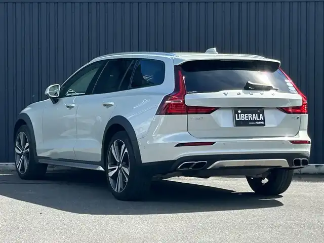 ボルボ Ｖ６０ クロスカントリー T5 AWD プロ 福島県 2019(平31)年 2.8万km パール harman/kardon /サンルーフ　/純正ナビ(CD/DVD/BT/USB)/バック/360°カメラ/アダプティブクルーズコントロール/ステアリングスイッチ/白レザーシート/シートヒーター/パワーシート/パワーバックドア/オートホールド/ヘッドアップディスプレイ/LEDヘッドライト/純正19AW/純正フロアマット/ドライブレコーダー/取扱説明書/保証書/スペアキー
