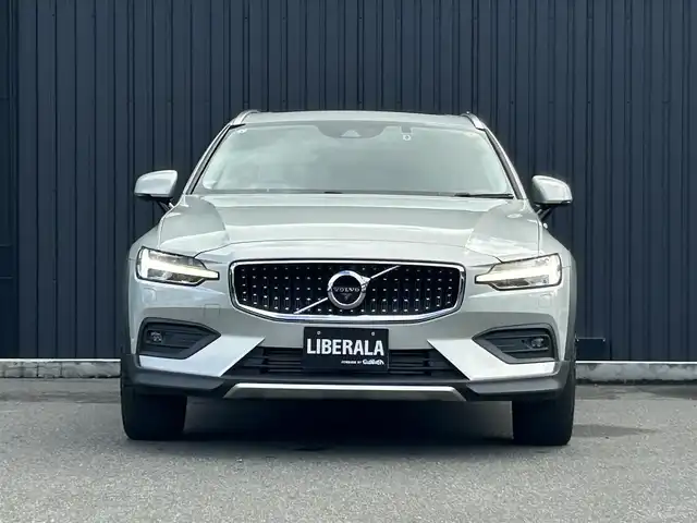 ボルボ Ｖ６０ クロスカントリー T5 AWD プロ 福島県 2019(平31)年 2.8万km パール harman/kardon /サンルーフ　/純正ナビ(CD/DVD/BT/USB)/バック/360°カメラ/アダプティブクルーズコントロール/ステアリングスイッチ/白レザーシート/シートヒーター/パワーシート/パワーバックドア/オートホールド/ヘッドアップディスプレイ/LEDヘッドライト/純正19AW/純正フロアマット/ドライブレコーダー/取扱説明書/保証書/スペアキー