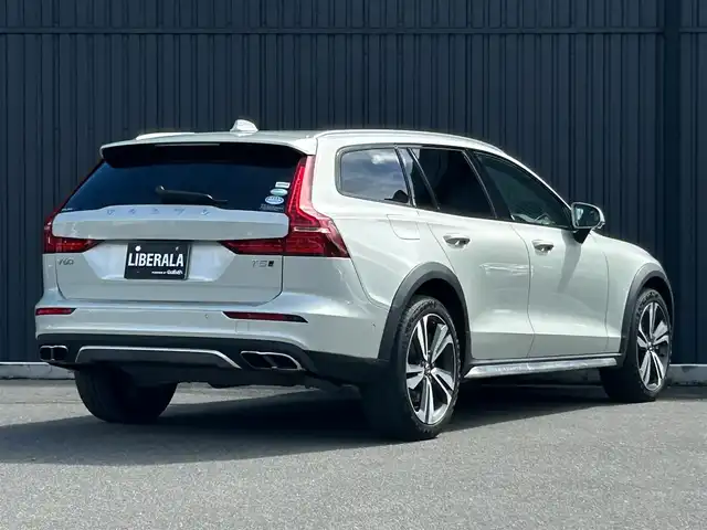 ボルボ Ｖ６０ クロスカントリー T5 AWD プロ 福島県 2019(平31)年 2.8万km パール harman/kardon /サンルーフ　/純正ナビ(CD/DVD/BT/USB)/バック/360°カメラ/アダプティブクルーズコントロール/ステアリングスイッチ/白レザーシート/シートヒーター/パワーシート/パワーバックドア/オートホールド/ヘッドアップディスプレイ/LEDヘッドライト/純正19AW/純正フロアマット/ドライブレコーダー/取扱説明書/保証書/スペアキー