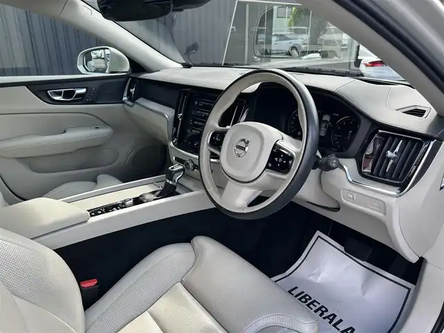 ボルボ Ｖ６０ クロスカントリー T5 AWD プロ 福島県 2019(平31)年 2.8万km パール harman/kardon /サンルーフ　/純正ナビ(CD/DVD/BT/USB)/バック/360°カメラ/アダプティブクルーズコントロール/ステアリングスイッチ/白レザーシート/シートヒーター/パワーシート/パワーバックドア/オートホールド/ヘッドアップディスプレイ/LEDヘッドライト/純正19AW/純正フロアマット/ドライブレコーダー/取扱説明書/保証書/スペアキー