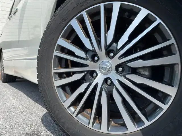 日産 エルグランド 250ハイウェイスターS 滋賀県 2019(令1)年 5.4万km ブリリアントホワイトパール 両側パワースライドドア/純正7インチナビ【MJ119D-W】/(AM/FM/CD/DVD/ワンセグ/Bluetooth/SD/iPod/USB)/バックカメラ/ビルトインETC/ドライブレコーダー/追従型クルーズコントロール/踏み間違い防止アシスト/ブレーキアシスト/プリクラッシュブレーキアシスト/TCS（トラクションコントロールシステム）/VDC（ビークルダイナミクスコントロール）/レーンキープアシスト/車間自動制御システム	/ASCD（オートスピードコントロール装置）/ABS（アンチロックブレーキシステム）/コーナー・バックセンサー（ソナー）/標識検知機能/電動格納ミラー/革巻きステアリング/ステアリングスイッチ/オートライト/LEDヘッドライト/フロントフォグ/フルオートエアコン/プッシュスタート/スマートキー