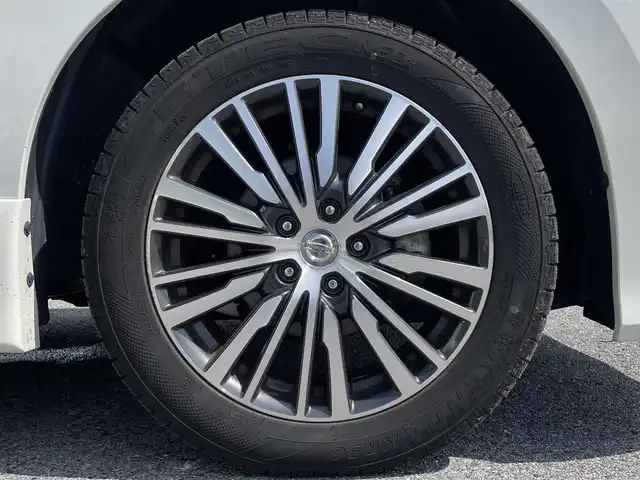 日産 エルグランド 250ハイウェイスターS 滋賀県 2019(令1)年 5.4万km ブリリアントホワイトパール 両側パワースライドドア/純正7インチナビ【MJ119D-W】/(AM/FM/CD/DVD/ワンセグ/Bluetooth/SD/iPod/USB)/バックカメラ/ビルトインETC/ドライブレコーダー/追従型クルーズコントロール/踏み間違い防止アシスト/ブレーキアシスト/プリクラッシュブレーキアシスト/TCS（トラクションコントロールシステム）/VDC（ビークルダイナミクスコントロール）/レーンキープアシスト/車間自動制御システム	/ASCD（オートスピードコントロール装置）/ABS（アンチロックブレーキシステム）/コーナー・バックセンサー（ソナー）/標識検知機能/電動格納ミラー/革巻きステアリング/ステアリングスイッチ/オートライト/LEDヘッドライト/フロントフォグ/フルオートエアコン/プッシュスタート/スマートキー