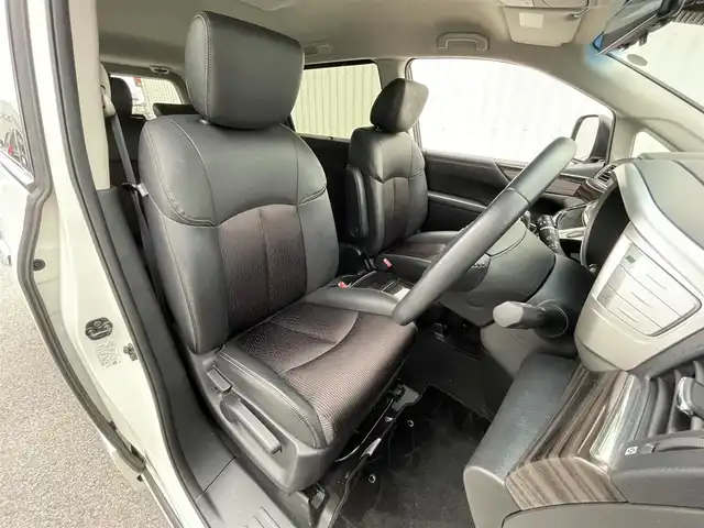 日産 エルグランド 250ハイウェイスターS 滋賀県 2019(令1)年 5.4万km ブリリアントホワイトパール 両側パワースライドドア/純正7インチナビ【MJ119D-W】/(AM/FM/CD/DVD/ワンセグ/Bluetooth/SD/iPod/USB)/バックカメラ/ビルトインETC/ドライブレコーダー/追従型クルーズコントロール/踏み間違い防止アシスト/ブレーキアシスト/プリクラッシュブレーキアシスト/TCS（トラクションコントロールシステム）/VDC（ビークルダイナミクスコントロール）/レーンキープアシスト/車間自動制御システム	/ASCD（オートスピードコントロール装置）/ABS（アンチロックブレーキシステム）/コーナー・バックセンサー（ソナー）/標識検知機能/電動格納ミラー/革巻きステアリング/ステアリングスイッチ/オートライト/LEDヘッドライト/フロントフォグ/フルオートエアコン/プッシュスタート/スマートキー
