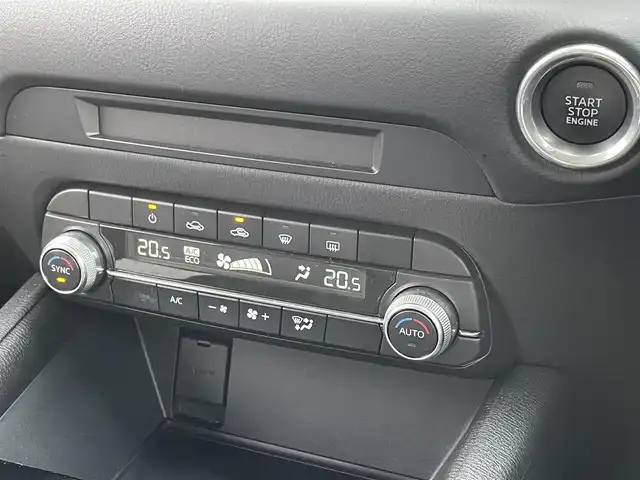 マツダ ＣＸ－５ XD スマートエディション 佐賀県 2022(令4)年 5万km ソウルレッドクリスタルM 純正10.25インチセンターディスプレイ/・フルセグTV/AM/FM/USB/Bluetooth/360°ビューモニター/ETC/ヘッドアップディスプレイ/電子パーキングブレーキ/AUTO HOLD機能/ISOFIX対応/革巻きステアリング/ステアリングリモコン/純正17インチアルミホイール/純正LEDヘッドライト/・オートマチックハイビーム/純正フロアマット/新車保証書/i-ACTIVSENSE/・アダプティブクルーズコントロール/・車線逸脱警報機能/・ブラインドスポットインフォメーション/・レーンキープアシストシステム/・スマートシティブレーキサポート/・パーキングセンサー