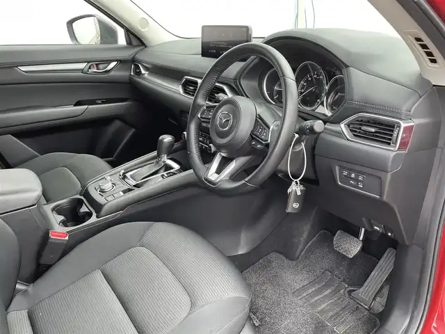 マツダ ＣＸ－５ XD スマートエディション 佐賀県 2022(令4)年 5万km ソウルレッドクリスタルM 純正10.25インチセンターディスプレイ/・フルセグTV/AM/FM/USB/Bluetooth/360°ビューモニター/ETC/ヘッドアップディスプレイ/電子パーキングブレーキ/AUTO HOLD機能/ISOFIX対応/革巻きステアリング/ステアリングリモコン/純正17インチアルミホイール/純正LEDヘッドライト/・オートマチックハイビーム/純正フロアマット/新車保証書/i-ACTIVSENSE/・アダプティブクルーズコントロール/・車線逸脱警報機能/・ブラインドスポットインフォメーション/・レーンキープアシストシステム/・スマートシティブレーキサポート/・パーキングセンサー