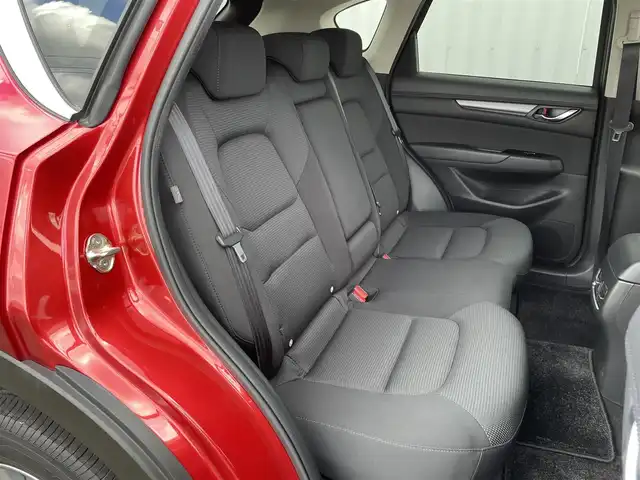 マツダ ＣＸ－５ XD スマートエディション 佐賀県 2022(令4)年 5万km ソウルレッドクリスタルM 純正10.25インチセンターディスプレイ/・フルセグTV/AM/FM/USB/Bluetooth/360°ビューモニター/ETC/ヘッドアップディスプレイ/電子パーキングブレーキ/AUTO HOLD機能/ISOFIX対応/革巻きステアリング/ステアリングリモコン/純正17インチアルミホイール/純正LEDヘッドライト/・オートマチックハイビーム/純正フロアマット/新車保証書/i-ACTIVSENSE/・アダプティブクルーズコントロール/・車線逸脱警報機能/・ブラインドスポットインフォメーション/・レーンキープアシストシステム/・スマートシティブレーキサポート/・パーキングセンサー