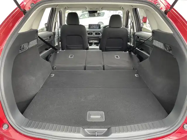 マツダ ＣＸ－５ XD スマートエディション 佐賀県 2022(令4)年 5万km ソウルレッドクリスタルM 純正10.25インチセンターディスプレイ/・フルセグTV/AM/FM/USB/Bluetooth/360°ビューモニター/ETC/ヘッドアップディスプレイ/電子パーキングブレーキ/AUTO HOLD機能/ISOFIX対応/革巻きステアリング/ステアリングリモコン/純正17インチアルミホイール/純正LEDヘッドライト/・オートマチックハイビーム/純正フロアマット/新車保証書/i-ACTIVSENSE/・アダプティブクルーズコントロール/・車線逸脱警報機能/・ブラインドスポットインフォメーション/・レーンキープアシストシステム/・スマートシティブレーキサポート/・パーキングセンサー