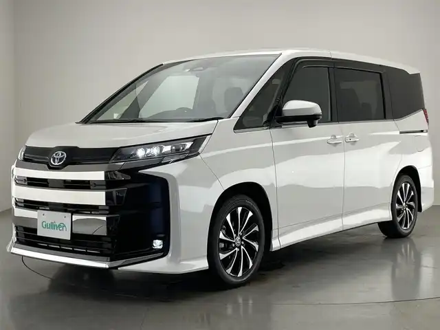トヨタ ノア ハイブリッド S－Z 愛知県 2023(令5)年 1.4万km ホワイトパールクリスタルシャイン 純正１０．５型ＤＡナビ　快適利便Ｈｉｇｈ　純正１４型有機ＥＬ後席モニター　両側パワスラ　ＤＶＤ　フルセグＴＶ　電動リヤゲート　４席シートヒーター　衝突軽減　追従クルコン　ＡＣ１００Ｖ電源　フォグ　禁煙　LEDオートライト　セーフティセンス　オートハイビーム　レーンキープ　ステアリングヒーター　nanoeX HDMI　黒ハーフレザー　ETC2.0　オットマン　Bluetooth　バックカメラ　