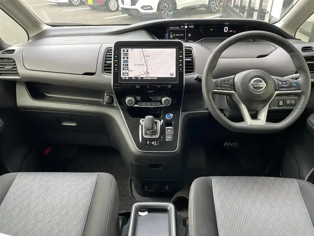 日産 セレナ e－パワー ハイウェイスター V 佐賀県 2021(令3)年 7.8万km ブリリアントホワイトパール 7人乗り/プロパイロット/インテリジェントルームミラー/エマージェンシーブレーキ/インテリジェントクルーズコントロール/車線逸脱警報/車線逸脱防止支援/側方支援/後側方支援/前後ソナー/純正10型SDナビ/・アラウンドビューカメラ/・フルセグTV/BT/CD/DVD/純正後席モニター/TVキャンセラー/両側パワースライドドア/純正16インチAW/LEDヘッドライト/オートライト/シートヒーター/ステアリングヒーター/スペアキー×１/取扱説明書/保証書オットマン