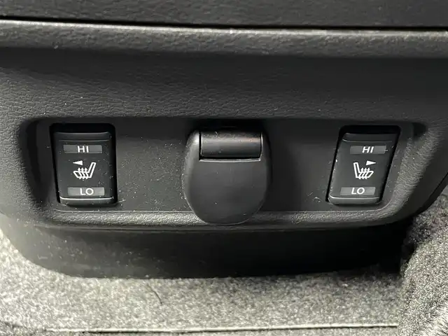 日産 セレナ e－パワー ハイウェイスター V 佐賀県 2021(令3)年 7.8万km ブリリアントホワイトパール 7人乗り/プロパイロット/インテリジェントルームミラー/エマージェンシーブレーキ/インテリジェントクルーズコントロール/車線逸脱警報/車線逸脱防止支援/側方支援/後側方支援/前後ソナー/純正10型SDナビ/・アラウンドビューカメラ/・フルセグTV/BT/CD/DVD/純正後席モニター/TVキャンセラー/両側パワースライドドア/純正16インチAW/LEDヘッドライト/オートライト/シートヒーター/ステアリングヒーター/スペアキー×１/取扱説明書/保証書オットマン