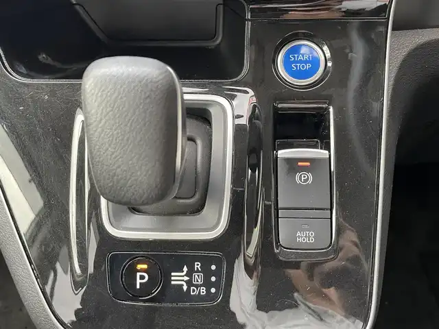 日産 セレナ e－パワー ハイウェイスター V 佐賀県 2021(令3)年 7.8万km ブリリアントホワイトパール 7人乗り/プロパイロット/インテリジェントルームミラー/エマージェンシーブレーキ/インテリジェントクルーズコントロール/車線逸脱警報/車線逸脱防止支援/側方支援/後側方支援/前後ソナー/純正10型SDナビ/・アラウンドビューカメラ/・フルセグTV/BT/CD/DVD/純正後席モニター/TVキャンセラー/両側パワースライドドア/純正16インチAW/LEDヘッドライト/オートライト/シートヒーター/ステアリングヒーター/スペアキー×１/取扱説明書/保証書オットマン