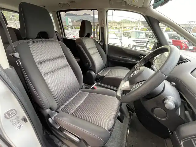 日産 セレナ e－パワー ハイウェイスター V 佐賀県 2021(令3)年 7.8万km ブリリアントホワイトパール 7人乗り/プロパイロット/インテリジェントルームミラー/エマージェンシーブレーキ/インテリジェントクルーズコントロール/車線逸脱警報/車線逸脱防止支援/側方支援/後側方支援/前後ソナー/純正10型SDナビ/・アラウンドビューカメラ/・フルセグTV/BT/CD/DVD/純正後席モニター/TVキャンセラー/両側パワースライドドア/純正16インチAW/LEDヘッドライト/オートライト/シートヒーター/ステアリングヒーター/スペアキー×１/取扱説明書/保証書オットマン
