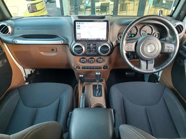 クライスラー・ジープ ジープ ラングラー アンリミテッド サハラ 茨城県 2016(平28)年 5.8万km ブライトホワイト 社外９インチ型ナビ/フルセグTV/バック＆左サイドカメラ/ETC/自動防眩機能ミラー/ヒルディセントコントロール/クルーズコントロール/トランスファー/オートライト/ヘッドライトレベライザー/ヒーテッドドアミラー/ALPINEスピーカー/純正フロアマット/純正アルミホイール/リモコンキー