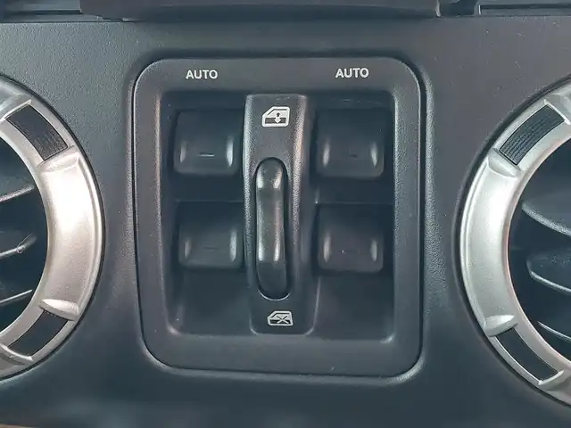 クライスラー・ジープ ジープ ラングラー アンリミテッド サハラ 茨城県 2016(平28)年 5.8万km ブライトホワイト 社外９インチ型ナビ/フルセグTV/バック＆左サイドカメラ/ETC/自動防眩機能ミラー/ヒルディセントコントロール/クルーズコントロール/トランスファー/オートライト/ヘッドライトレベライザー/ヒーテッドドアミラー/ALPINEスピーカー/純正フロアマット/純正アルミホイール/リモコンキー