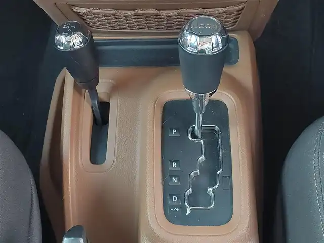 クライスラー・ジープ ジープ ラングラー アンリミテッド サハラ 茨城県 2016(平28)年 5.8万km ブライトホワイト 社外９インチ型ナビ/フルセグTV/バック＆左サイドカメラ/ETC/自動防眩機能ミラー/ヒルディセントコントロール/クルーズコントロール/トランスファー/オートライト/ヘッドライトレベライザー/ヒーテッドドアミラー/ALPINEスピーカー/純正フロアマット/純正アルミホイール/リモコンキー