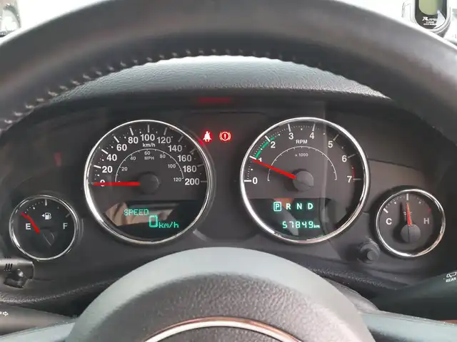 クライスラー・ジープ ジープ ラングラー アンリミテッド サハラ 茨城県 2016(平28)年 5.8万km ブライトホワイト 社外９インチ型ナビ/フルセグTV/バック＆左サイドカメラ/ETC/自動防眩機能ミラー/ヒルディセントコントロール/クルーズコントロール/トランスファー/オートライト/ヘッドライトレベライザー/ヒーテッドドアミラー/ALPINEスピーカー/純正フロアマット/純正アルミホイール/リモコンキー