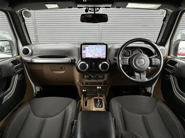 クライスラー・ジープ ジープ ラングラー アンリミテッド サハラ 茨城県 2016(平28)年 5.8万km ブライトホワイト 社外９インチ型ナビ/フルセグTV/バック＆左サイドカメラ/ETC/自動防眩機能ミラー/ヒルディセントコントロール/クルーズコントロール/トランスファー/オートライト/ヘッドライトレベライザー/ヒーテッドドアミラー/ALPINEスピーカー/純正フロアマット/純正アルミホイール/リモコンキー