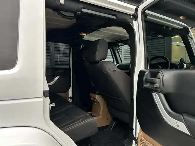 クライスラー・ジープ ジープ ラングラー アンリミテッド サハラ 茨城県 2016(平28)年 5.8万km ブライトホワイト 社外９インチ型ナビ/フルセグTV/バック＆左サイドカメラ/ETC/自動防眩機能ミラー/ヒルディセントコントロール/クルーズコントロール/トランスファー/オートライト/ヘッドライトレベライザー/ヒーテッドドアミラー/ALPINEスピーカー/純正フロアマット/純正アルミホイール/リモコンキー