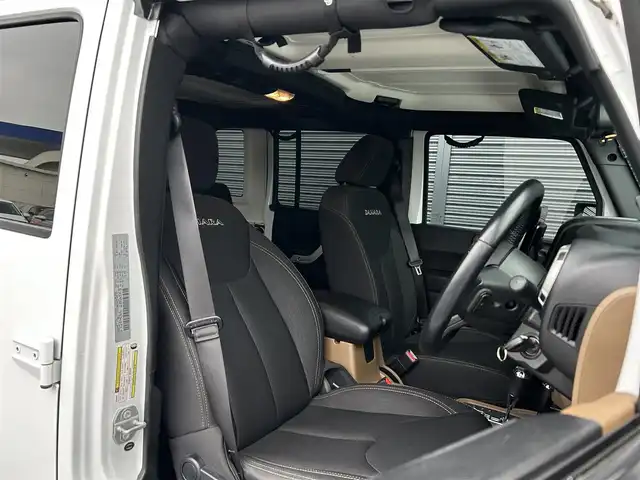 クライスラー・ジープ ジープ ラングラー アンリミテッド サハラ 茨城県 2016(平28)年 5.8万km ブライトホワイト 社外９インチ型ナビ/フルセグTV/バック＆左サイドカメラ/ETC/自動防眩機能ミラー/ヒルディセントコントロール/クルーズコントロール/トランスファー/オートライト/ヘッドライトレベライザー/ヒーテッドドアミラー/ALPINEスピーカー/純正フロアマット/純正アルミホイール/リモコンキー