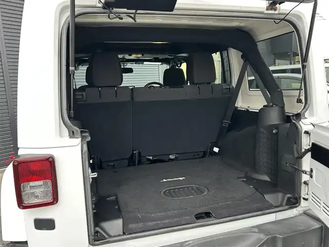 クライスラー・ジープ ジープ ラングラー アンリミテッド サハラ 茨城県 2016(平28)年 5.8万km ブライトホワイト 社外９インチ型ナビ/フルセグTV/バック＆左サイドカメラ/ETC/自動防眩機能ミラー/ヒルディセントコントロール/クルーズコントロール/トランスファー/オートライト/ヘッドライトレベライザー/ヒーテッドドアミラー/ALPINEスピーカー/純正フロアマット/純正アルミホイール/リモコンキー