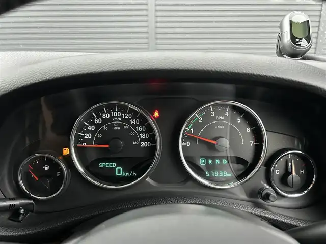 クライスラー・ジープ ジープ ラングラー アンリミテッド サハラ 茨城県 2016(平28)年 5.8万km ブライトホワイト 社外９インチ型ナビ/フルセグTV/バック＆左サイドカメラ/ETC/自動防眩機能ミラー/ヒルディセントコントロール/クルーズコントロール/トランスファー/オートライト/ヘッドライトレベライザー/ヒーテッドドアミラー/ALPINEスピーカー/純正フロアマット/純正アルミホイール/リモコンキー