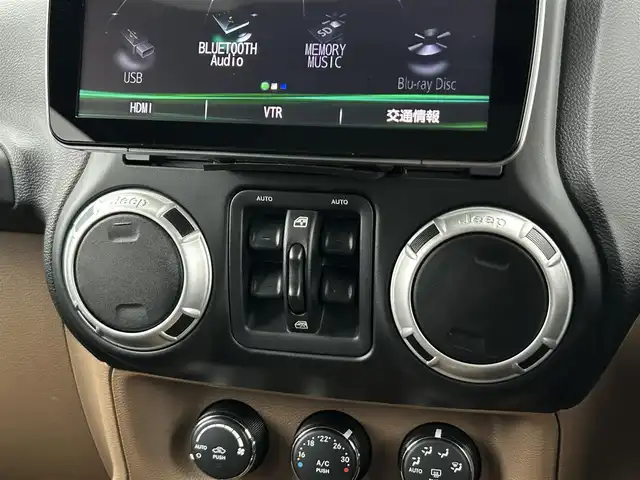 クライスラー・ジープ ジープ ラングラー アンリミテッド サハラ 茨城県 2016(平28)年 5.8万km ブライトホワイト 社外９インチ型ナビ/フルセグTV/バック＆左サイドカメラ/ETC/自動防眩機能ミラー/ヒルディセントコントロール/クルーズコントロール/トランスファー/オートライト/ヘッドライトレベライザー/ヒーテッドドアミラー/ALPINEスピーカー/純正フロアマット/純正アルミホイール/リモコンキー