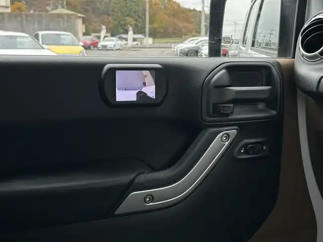 クライスラー・ジープ ジープ ラングラー アンリミテッド サハラ 茨城県 2016(平28)年 5.8万km ブライトホワイト 社外９インチ型ナビ/フルセグTV/バック＆左サイドカメラ/ETC/自動防眩機能ミラー/ヒルディセントコントロール/クルーズコントロール/トランスファー/オートライト/ヘッドライトレベライザー/ヒーテッドドアミラー/ALPINEスピーカー/純正フロアマット/純正アルミホイール/リモコンキー