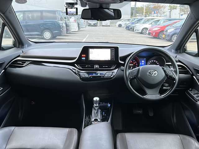トヨタ Ｃ－ＨＲ G－T 石川県 2017(平29)年 17.4万km ブラックマイカ 4WD/ワンオーナー/トヨタセーフティセンス/・プリクラッシュセーフティシステム/・レーンディパーチャーアラート/・レーダークルーズコントロール/バックカメラ/純正SDナビ/【Bluetooth・ワンセグ・CD・DVD・SD・AUX】/キセノンヘッドライト/・オートライト/・オートハイビーム/・フォグランプ/前席シートヒーター/前方ドライブレコーダー/横滑り防止装置/純正マット/保証書/取扱説明書