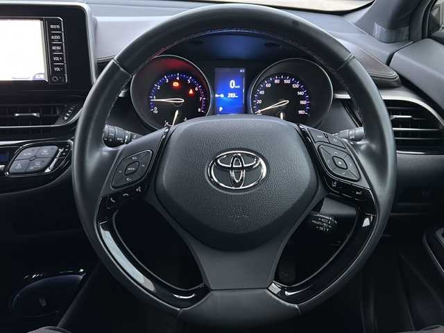 トヨタ Ｃ－ＨＲ G－T 石川県 2017(平29)年 17.4万km ブラックマイカ 4WD/ワンオーナー/トヨタセーフティセンス/・プリクラッシュセーフティシステム/・レーンディパーチャーアラート/・レーダークルーズコントロール/バックカメラ/純正SDナビ/【Bluetooth・ワンセグ・CD・DVD・SD・AUX】/キセノンヘッドライト/・オートライト/・オートハイビーム/・フォグランプ/前席シートヒーター/前方ドライブレコーダー/横滑り防止装置/純正マット/保証書/取扱説明書