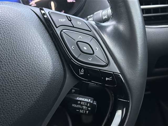 トヨタ Ｃ－ＨＲ G－T 石川県 2017(平29)年 17.4万km ブラックマイカ 4WD/ワンオーナー/トヨタセーフティセンス/・プリクラッシュセーフティシステム/・レーンディパーチャーアラート/・レーダークルーズコントロール/バックカメラ/純正SDナビ/【Bluetooth・ワンセグ・CD・DVD・SD・AUX】/キセノンヘッドライト/・オートライト/・オートハイビーム/・フォグランプ/前席シートヒーター/前方ドライブレコーダー/横滑り防止装置/純正マット/保証書/取扱説明書