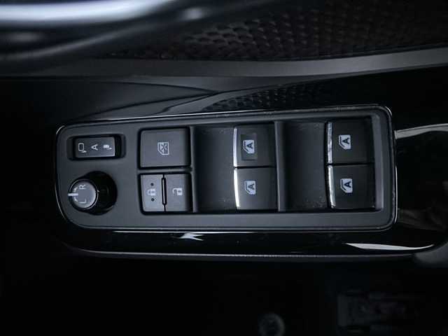 トヨタ Ｃ－ＨＲ G－T 石川県 2017(平29)年 17.4万km ブラックマイカ 4WD/ワンオーナー/トヨタセーフティセンス/・プリクラッシュセーフティシステム/・レーンディパーチャーアラート/・レーダークルーズコントロール/バックカメラ/純正SDナビ/【Bluetooth・ワンセグ・CD・DVD・SD・AUX】/キセノンヘッドライト/・オートライト/・オートハイビーム/・フォグランプ/前席シートヒーター/前方ドライブレコーダー/横滑り防止装置/純正マット/保証書/取扱説明書