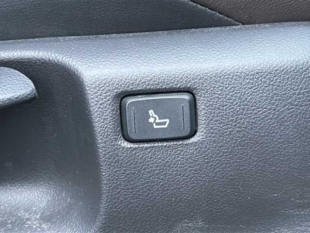 トヨタ Ｃ－ＨＲ G－T 石川県 2017(平29)年 17.4万km ブラックマイカ 4WD/ワンオーナー/トヨタセーフティセンス/・プリクラッシュセーフティシステム/・レーンディパーチャーアラート/・レーダークルーズコントロール/バックカメラ/純正SDナビ/【Bluetooth・ワンセグ・CD・DVD・SD・AUX】/キセノンヘッドライト/・オートライト/・オートハイビーム/・フォグランプ/前席シートヒーター/前方ドライブレコーダー/横滑り防止装置/純正マット/保証書/取扱説明書