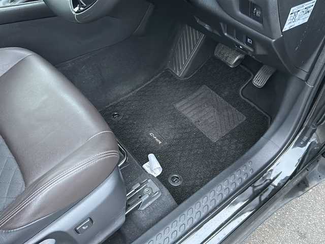 トヨタ Ｃ－ＨＲ G－T 石川県 2017(平29)年 17.4万km ブラックマイカ 4WD/ワンオーナー/トヨタセーフティセンス/・プリクラッシュセーフティシステム/・レーンディパーチャーアラート/・レーダークルーズコントロール/バックカメラ/純正SDナビ/【Bluetooth・ワンセグ・CD・DVD・SD・AUX】/キセノンヘッドライト/・オートライト/・オートハイビーム/・フォグランプ/前席シートヒーター/前方ドライブレコーダー/横滑り防止装置/純正マット/保証書/取扱説明書