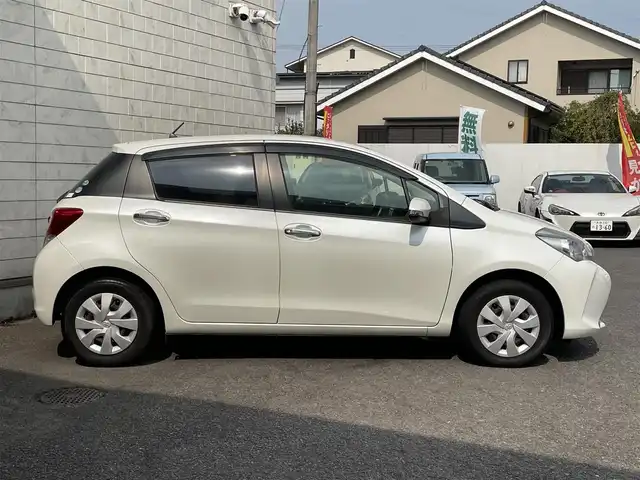 トヨタ ヴィッツ F スマートスタイル 大分県 2015(平27)年 4.1万km ホワイトパールクリスタルシャイン ワンオーナー/社外メモリナビ AVIC-MRZ09/【フルセグ/DVD/BTオーディオ】/横滑り防止装置/ウインカーミラー/チルトステアリング/運転席シートリフター/リアプライバシーガラス/ヘッドライトレベライザー/エンジンプッシュスタート/ドアバイザー/フロアマット/電動格納ミラー/Wエアバッグ/ABS/スマートキー×2/保証書/車両取説