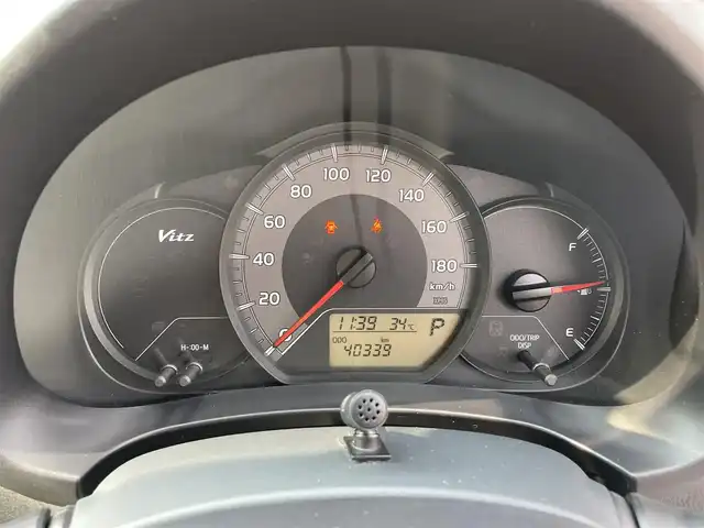 トヨタ ヴィッツ F スマートスタイル 大分県 2015(平27)年 4.1万km ホワイトパールクリスタルシャイン ワンオーナー/社外メモリナビ AVIC-MRZ09/【フルセグ/DVD/BTオーディオ】/横滑り防止装置/ウインカーミラー/チルトステアリング/運転席シートリフター/リアプライバシーガラス/ヘッドライトレベライザー/エンジンプッシュスタート/ドアバイザー/フロアマット/電動格納ミラー/Wエアバッグ/ABS/スマートキー×2/保証書/車両取説