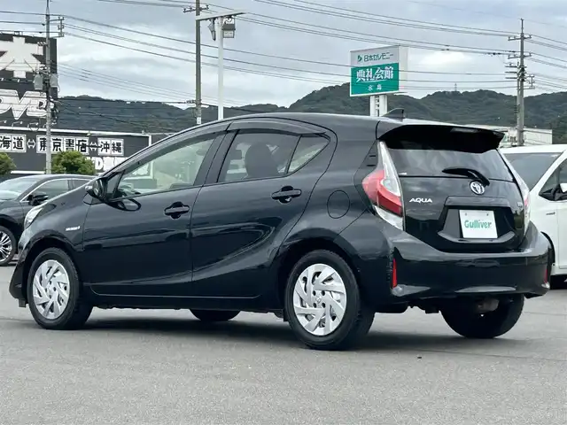 トヨタ アクア G ソフトレザーセレクション 岡山県 2017(平29)年 7万km ブラックマイカ 登録時走行距離　69156km/禁煙車/デジタルインナーミラー/特別仕様車専用シート/シートヒーター（D・N席）社外ナビ(MDV-D504BT)/　(CD/DVD/フルセグTVBluetooth)/クルーズコントロール(追従走行なし)/衝突被害軽減システム/車線逸脱警報（レーンキープアシスト）/先行車発進お知らせ/ETC/革巻きステアリング/ステアリングスイッチ/純正LEDヘッドライト/オートライト/ヘッドライトレベライザー/ナノイー/プッシュスタート/スマートキー/スペアキー×1/アイドリングストップ/ドアバイザー/電動格納ミラー/純正フロアマット/横滑防止装置/盗難防止装置/取扱説明書/新車時整備手帳（保証書）