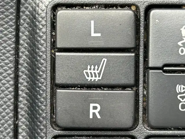 トヨタ アクア G ソフトレザーセレクション 岡山県 2017(平29)年 7万km ブラックマイカ 登録時走行距離　69156km/禁煙車/デジタルインナーミラー/特別仕様車専用シート/シートヒーター（D・N席）社外ナビ(MDV-D504BT)/　(CD/DVD/フルセグTVBluetooth)/クルーズコントロール(追従走行なし)/衝突被害軽減システム/車線逸脱警報（レーンキープアシスト）/先行車発進お知らせ/ETC/革巻きステアリング/ステアリングスイッチ/純正LEDヘッドライト/オートライト/ヘッドライトレベライザー/ナノイー/プッシュスタート/スマートキー/スペアキー×1/アイドリングストップ/ドアバイザー/電動格納ミラー/純正フロアマット/横滑防止装置/盗難防止装置/取扱説明書/新車時整備手帳（保証書）