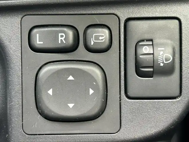 トヨタ アクア G ソフトレザーセレクション 岡山県 2017(平29)年 7万km ブラックマイカ 登録時走行距離　69156km/禁煙車/デジタルインナーミラー/特別仕様車専用シート/シートヒーター（D・N席）社外ナビ(MDV-D504BT)/　(CD/DVD/フルセグTVBluetooth)/クルーズコントロール(追従走行なし)/衝突被害軽減システム/車線逸脱警報（レーンキープアシスト）/先行車発進お知らせ/ETC/革巻きステアリング/ステアリングスイッチ/純正LEDヘッドライト/オートライト/ヘッドライトレベライザー/ナノイー/プッシュスタート/スマートキー/スペアキー×1/アイドリングストップ/ドアバイザー/電動格納ミラー/純正フロアマット/横滑防止装置/盗難防止装置/取扱説明書/新車時整備手帳（保証書）