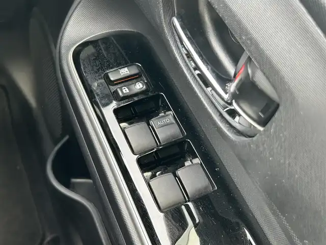 トヨタ アクア G ソフトレザーセレクション 岡山県 2017(平29)年 7万km ブラックマイカ 登録時走行距離　69156km/禁煙車/デジタルインナーミラー/特別仕様車専用シート/シートヒーター（D・N席）社外ナビ(MDV-D504BT)/　(CD/DVD/フルセグTVBluetooth)/クルーズコントロール(追従走行なし)/衝突被害軽減システム/車線逸脱警報（レーンキープアシスト）/先行車発進お知らせ/ETC/革巻きステアリング/ステアリングスイッチ/純正LEDヘッドライト/オートライト/ヘッドライトレベライザー/ナノイー/プッシュスタート/スマートキー/スペアキー×1/アイドリングストップ/ドアバイザー/電動格納ミラー/純正フロアマット/横滑防止装置/盗難防止装置/取扱説明書/新車時整備手帳（保証書）