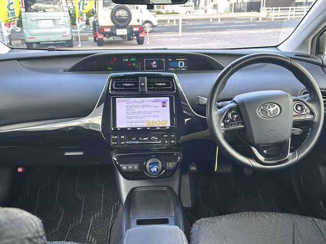 トヨタ プリウス S 鳥取県 2020(令2)年 3.8万km ホワイトパールクリスタルシャイン Toyota Safety Sense/プリクラッシュセーフティ（歩行者[昼夜]/自転車運転者[昼]検知機能付衝突回避支援タイプ）/レーンディパーチャーアラート（ステアリング制御機能付）/オートマチックハイビーム/レーダークルーズコントロール（全車速追従機能付）/インテリジェントクリアランスソナー/スマートエントリー＆スタートシステム/左右独立温度コントロールフルオートエアコン/TFTマルチインフォメーションディスプレイ/ワンオーナー/フルセグテレビ/ドアバイザー/プッシュスタート/ETC/前後ドライブレコーダー