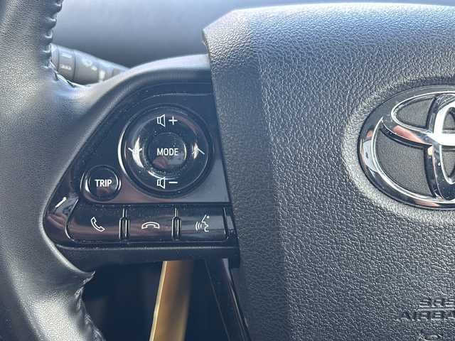 トヨタ プリウス S 鳥取県 2020(令2)年 3.8万km ホワイトパールクリスタルシャイン Toyota Safety Sense/プリクラッシュセーフティ（歩行者[昼夜]/自転車運転者[昼]検知機能付衝突回避支援タイプ）/レーンディパーチャーアラート（ステアリング制御機能付）/オートマチックハイビーム/レーダークルーズコントロール（全車速追従機能付）/インテリジェントクリアランスソナー/スマートエントリー＆スタートシステム/左右独立温度コントロールフルオートエアコン/TFTマルチインフォメーションディスプレイ/ワンオーナー/フルセグテレビ/ドアバイザー/プッシュスタート/ETC/前後ドライブレコーダー