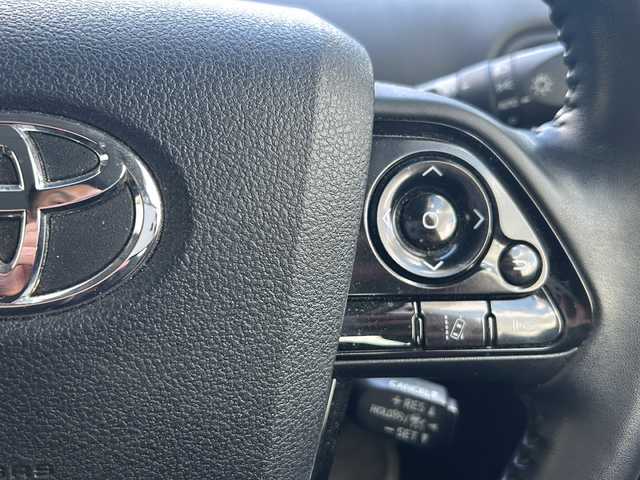 トヨタ プリウス S 鳥取県 2020(令2)年 3.8万km ホワイトパールクリスタルシャイン Toyota Safety Sense/プリクラッシュセーフティ（歩行者[昼夜]/自転車運転者[昼]検知機能付衝突回避支援タイプ）/レーンディパーチャーアラート（ステアリング制御機能付）/オートマチックハイビーム/レーダークルーズコントロール（全車速追従機能付）/インテリジェントクリアランスソナー/スマートエントリー＆スタートシステム/左右独立温度コントロールフルオートエアコン/TFTマルチインフォメーションディスプレイ/ワンオーナー/フルセグテレビ/ドアバイザー/プッシュスタート/ETC/前後ドライブレコーダー