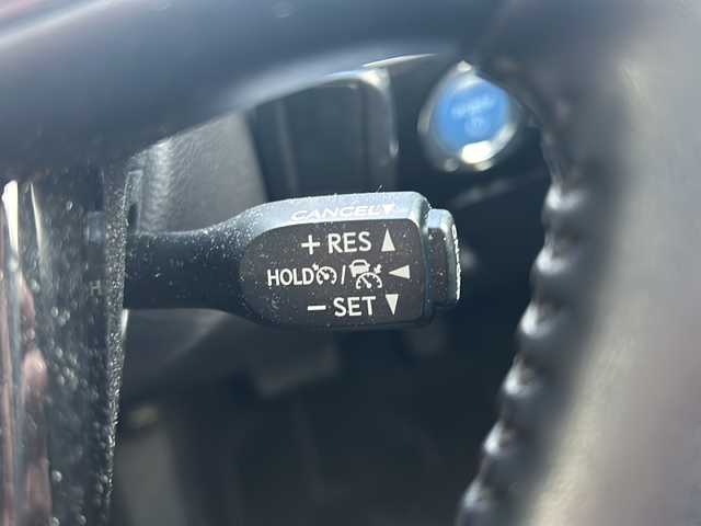 トヨタ プリウス S 鳥取県 2020(令2)年 3.8万km ホワイトパールクリスタルシャイン Toyota Safety Sense/プリクラッシュセーフティ（歩行者[昼夜]/自転車運転者[昼]検知機能付衝突回避支援タイプ）/レーンディパーチャーアラート（ステアリング制御機能付）/オートマチックハイビーム/レーダークルーズコントロール（全車速追従機能付）/インテリジェントクリアランスソナー/スマートエントリー＆スタートシステム/左右独立温度コントロールフルオートエアコン/TFTマルチインフォメーションディスプレイ/ワンオーナー/フルセグテレビ/ドアバイザー/プッシュスタート/ETC/前後ドライブレコーダー