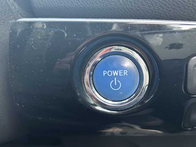 トヨタ プリウス S 鳥取県 2020(令2)年 3.8万km ホワイトパールクリスタルシャイン Toyota Safety Sense/プリクラッシュセーフティ（歩行者[昼夜]/自転車運転者[昼]検知機能付衝突回避支援タイプ）/レーンディパーチャーアラート（ステアリング制御機能付）/オートマチックハイビーム/レーダークルーズコントロール（全車速追従機能付）/インテリジェントクリアランスソナー/スマートエントリー＆スタートシステム/左右独立温度コントロールフルオートエアコン/TFTマルチインフォメーションディスプレイ/ワンオーナー/フルセグテレビ/ドアバイザー/プッシュスタート/ETC/前後ドライブレコーダー