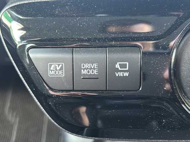 トヨタ プリウス S 鳥取県 2020(令2)年 3.8万km ホワイトパールクリスタルシャイン Toyota Safety Sense/プリクラッシュセーフティ（歩行者[昼夜]/自転車運転者[昼]検知機能付衝突回避支援タイプ）/レーンディパーチャーアラート（ステアリング制御機能付）/オートマチックハイビーム/レーダークルーズコントロール（全車速追従機能付）/インテリジェントクリアランスソナー/スマートエントリー＆スタートシステム/左右独立温度コントロールフルオートエアコン/TFTマルチインフォメーションディスプレイ/ワンオーナー/フルセグテレビ/ドアバイザー/プッシュスタート/ETC/前後ドライブレコーダー