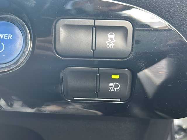 トヨタ プリウス S 鳥取県 2020(令2)年 3.8万km ホワイトパールクリスタルシャイン Toyota Safety Sense/プリクラッシュセーフティ（歩行者[昼夜]/自転車運転者[昼]検知機能付衝突回避支援タイプ）/レーンディパーチャーアラート（ステアリング制御機能付）/オートマチックハイビーム/レーダークルーズコントロール（全車速追従機能付）/インテリジェントクリアランスソナー/スマートエントリー＆スタートシステム/左右独立温度コントロールフルオートエアコン/TFTマルチインフォメーションディスプレイ/ワンオーナー/フルセグテレビ/ドアバイザー/プッシュスタート/ETC/前後ドライブレコーダー