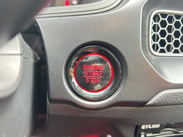 ホンダ シビック タイプR 東京都 2023(令5)年 0.5万km チャンピオンシップホワイト ワンオーナー/Honda CONNECT ディスプレーフルセグナビ/(Bluetooth/USB/ビルトインETC2.0)/Type10.2インチデジタルグラフィックメーター/純正19インチリバースリムアルミホイール/純正センターコンソールカーボンパネル/純正テールゲートカーボンスポイラー/純正ブラックアルミマイトシフトノブ/純正ユーロホーン/純正ドアミラーカバーレッド/純正フロアカーペットマット/純正フロントラバーマット/純正オールシーズンリアマット/純正オールシーズンラバーリアマット/純正前後ドライブレコーダー(DRH-224SD)/純正ドアバイザー/純正ライセンスフレーム(前後)/無限ハイドロフィリックLEDミラー/Honda SENSING/バックカメラ/Honda LogR/横滑り防止装置/コーナーセンサー(前後)/純正LEDヘッドライト/カーテンエアバック/スマートキー/スペアキー1本/保証書