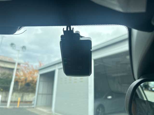 ホンダ シビック タイプR 東京都 2023(令5)年 0.5万km チャンピオンシップホワイト ワンオーナー/Honda CONNECT ディスプレーフルセグナビ/(Bluetooth/USB/ビルトインETC2.0)/Type10.2インチデジタルグラフィックメーター/純正19インチリバースリムアルミホイール/純正センターコンソールカーボンパネル/純正テールゲートカーボンスポイラー/純正ブラックアルミマイトシフトノブ/純正ユーロホーン/純正ドアミラーカバーレッド/純正フロアカーペットマット/純正フロントラバーマット/純正オールシーズンリアマット/純正オールシーズンラバーリアマット/純正前後ドライブレコーダー(DRH-224SD)/純正ドアバイザー/純正ライセンスフレーム(前後)/無限ハイドロフィリックLEDミラー/Honda SENSING/バックカメラ/Honda LogR/横滑り防止装置/コーナーセンサー(前後)/純正LEDヘッドライト/カーテンエアバック/スマートキー/スペアキー1本/保証書